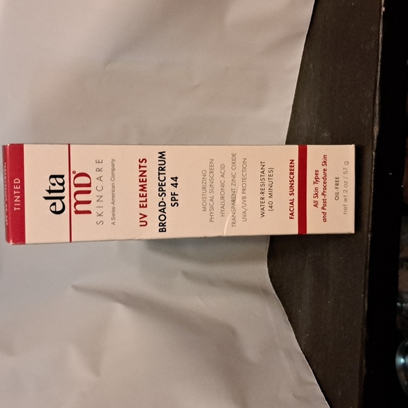 2 Elta MD Tinted Sunscreen - Picture 1 of 7